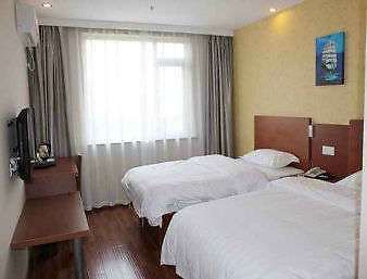 Super 8 By Wyndham Shanghai Jinshan Xuefulu Chengshi Sha Tan חדר תמונה